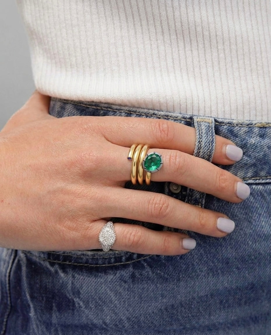 Oval Emerald Coil Ring Image 1